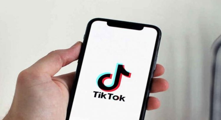 Empleados de TikTok demandan por traumas emocionales
