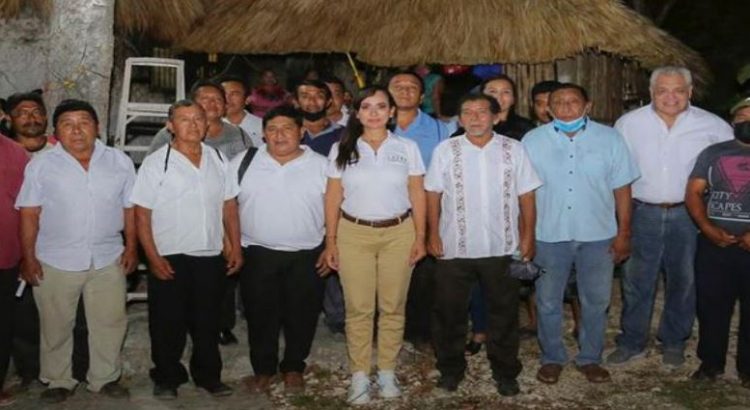 Laura Fernández recibe respaldo del pueblo maya