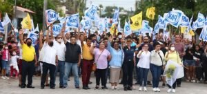 Se reúne con tianguistas de Cancún