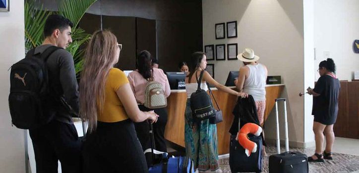 Turistas regresan a hoteles debido al aumento de costo de Airbnb en Quintana Roo