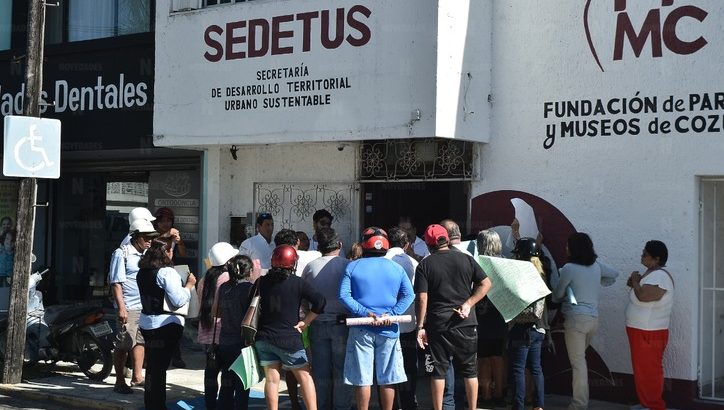 Manifestantes de Quintana Roo exigen a Sedetus devolución de terrenos despojados