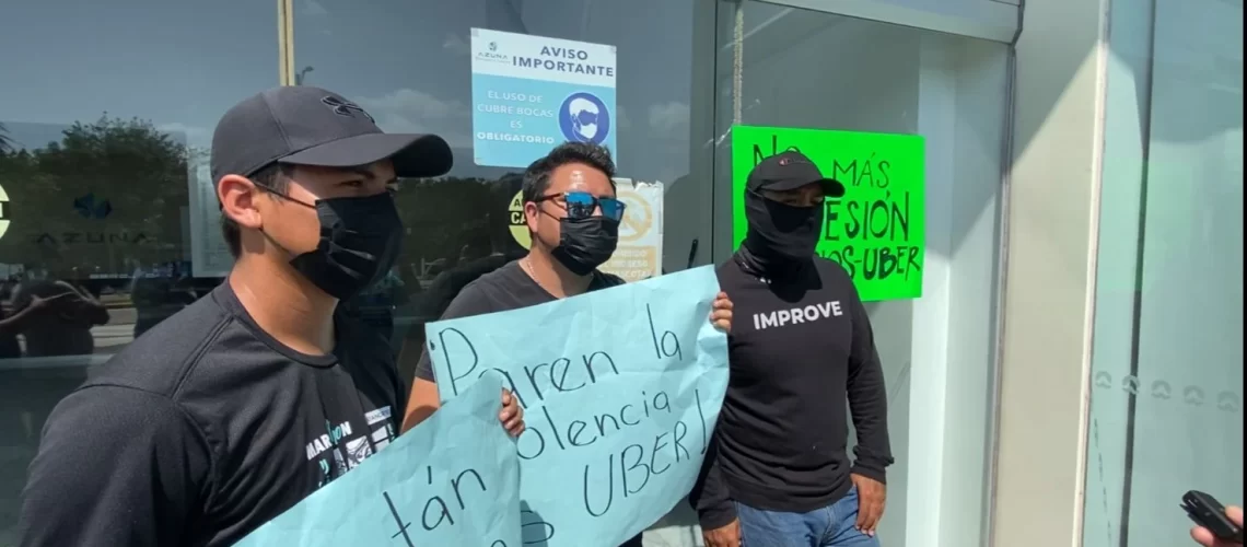 Conductores de Uber se manifiestan contra la inseguridad que viven en Cancún