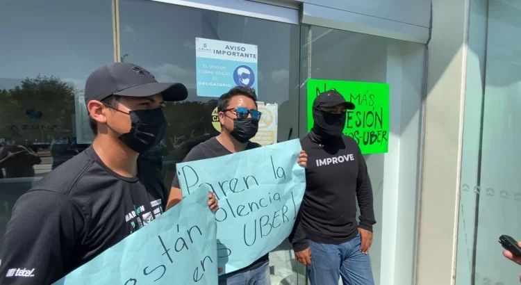 Conductores de Uber se manifiestan contra la inseguridad que viven en Cancún