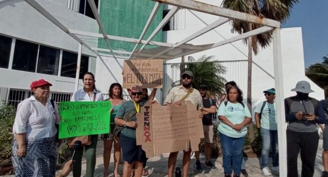 Ambientalistas ”clausuran” las oficinas de Semarnat en Cancún