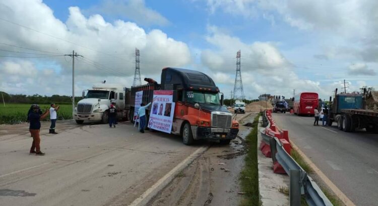 Transportistas hacen paro en el sur de QRoo; desisten en el norte