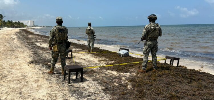 Asegura la Marina más de 22 kilos de droga en playa de Puerto Morelos
