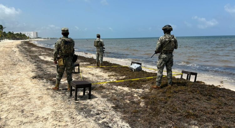 Asegura la Marina más de 22 kilos de droga en playa de Puerto Morelos