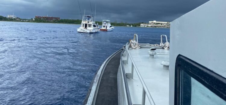 Semar auxilia a pasajeros de embarcación alcanzada por un rayo en Cozumel