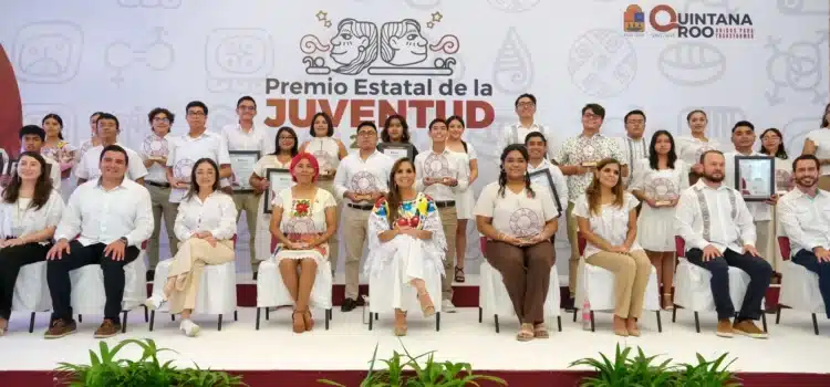 Entregan en Quintana Roo Premio Estatal de la Juventud