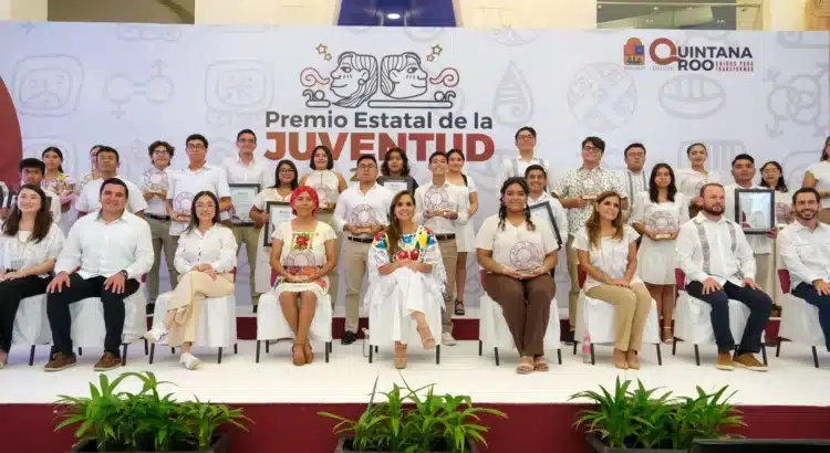 Entregan en Quintana Roo Premio Estatal de la Juventud