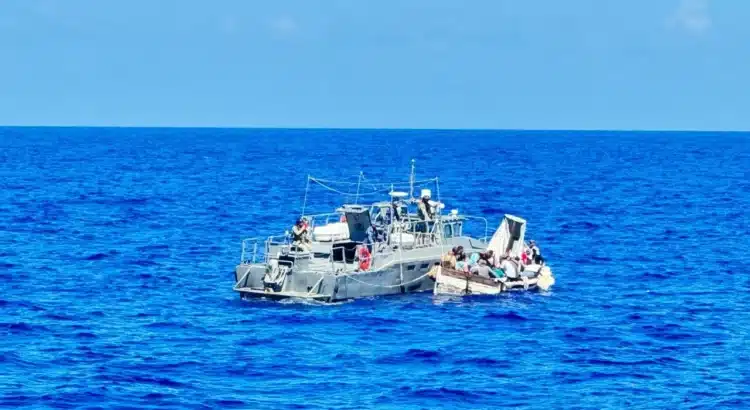 Marina rescata a 31 personas extranjeras en aguas de Quintana Roo