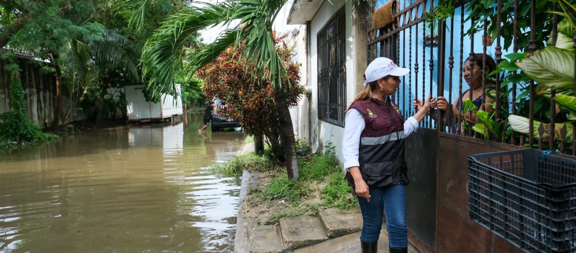 Mara Lezama supervisa restablecimiento de servicios a la población tras el paso de ‘Nadine’