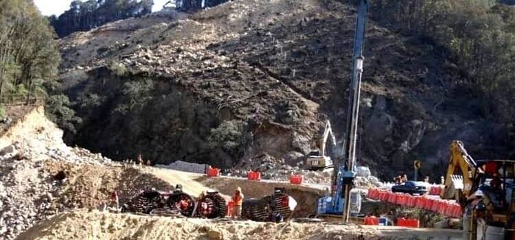 Hallan pirámides en obras de carretera Pachuca-Huejutla; encuentran flechas y pinturas rupestres Hallan pirámides en obras de carretera Pachuca-Huejutla; encuentran flechas y pinturas rupestres