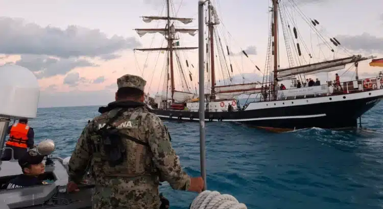 Marina rescata a 10 personas extranjeras en inmediaciones de Isla Mujeres