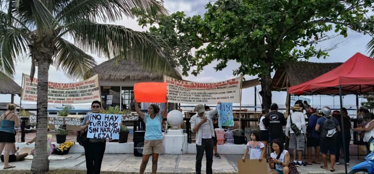 Cozumel es más que un estacionamiento de cruceros: activistas contra el cuarto muelle