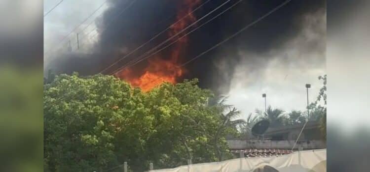 Incendio en Holbox, amenaza zona turística y hoteles