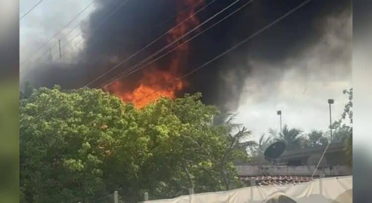 Incendio en Holbox, amenaza zona turística y hoteles