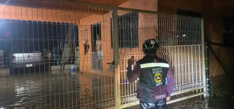 Evacúan poblados del sur de Quintana Roo ante intensas lluvias