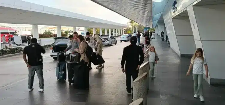 Falta de asientos de avión y sargazo, principales retos de la hotelería en QRoo