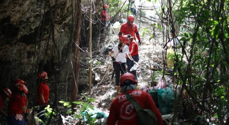 Invitan a empresarios de Cancún a adoptar cenotes