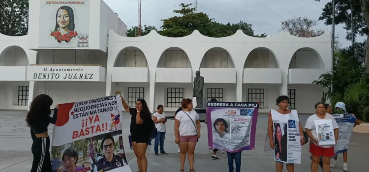 Protestan contra feminicidios en Cancún Protestan contra feminicidios en Cancún